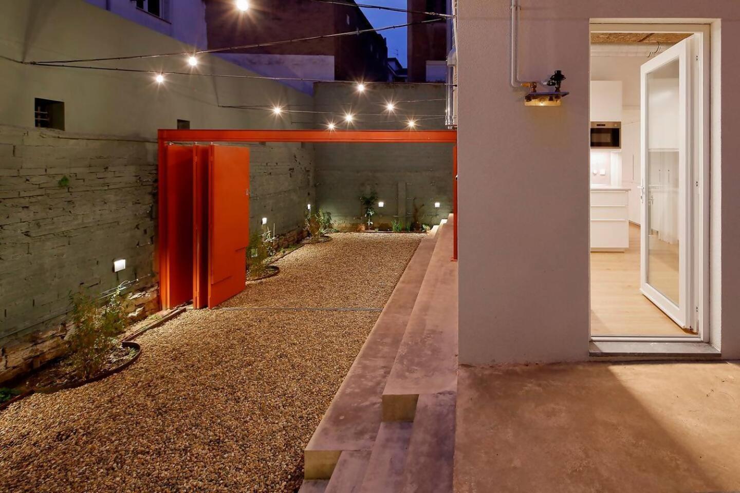Patio De Caveda Izda